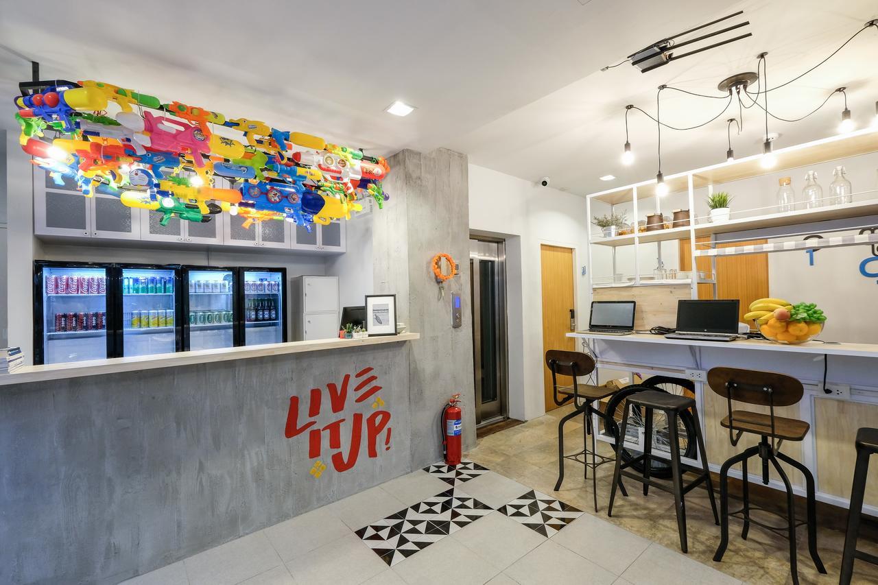 Liveitup Central By D Varee Bangkok Bagian luar foto